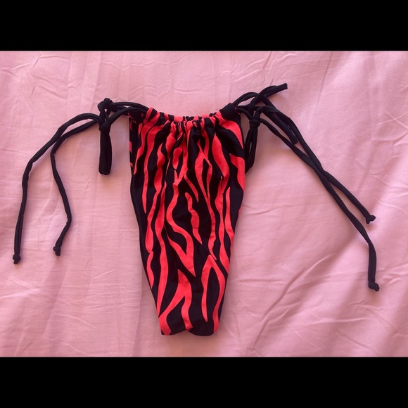 Bikini - Picture 5 of 6